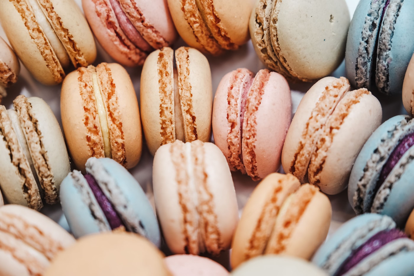 Colorful food-grade lake pigments